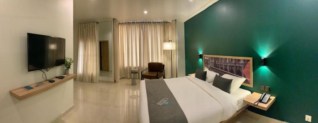 Lokal Rooms X Gulberg ลาฮอร์ ภายนอก รูปภาพ